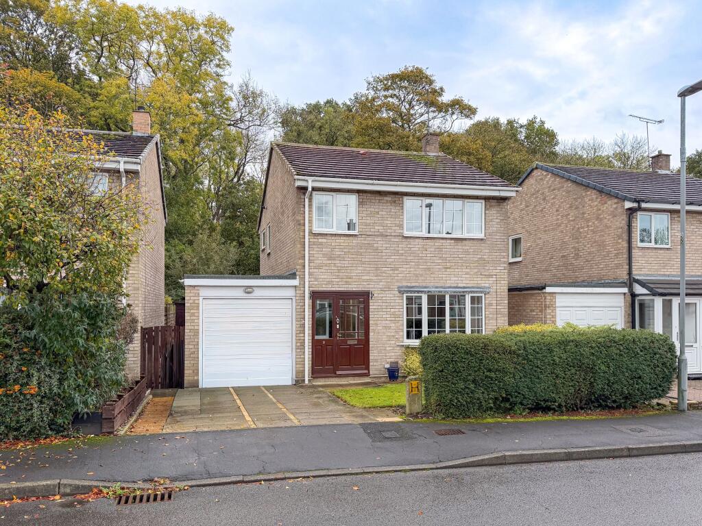 3-bed detached on Deneside, Howden le Wear, Crook, £170,000