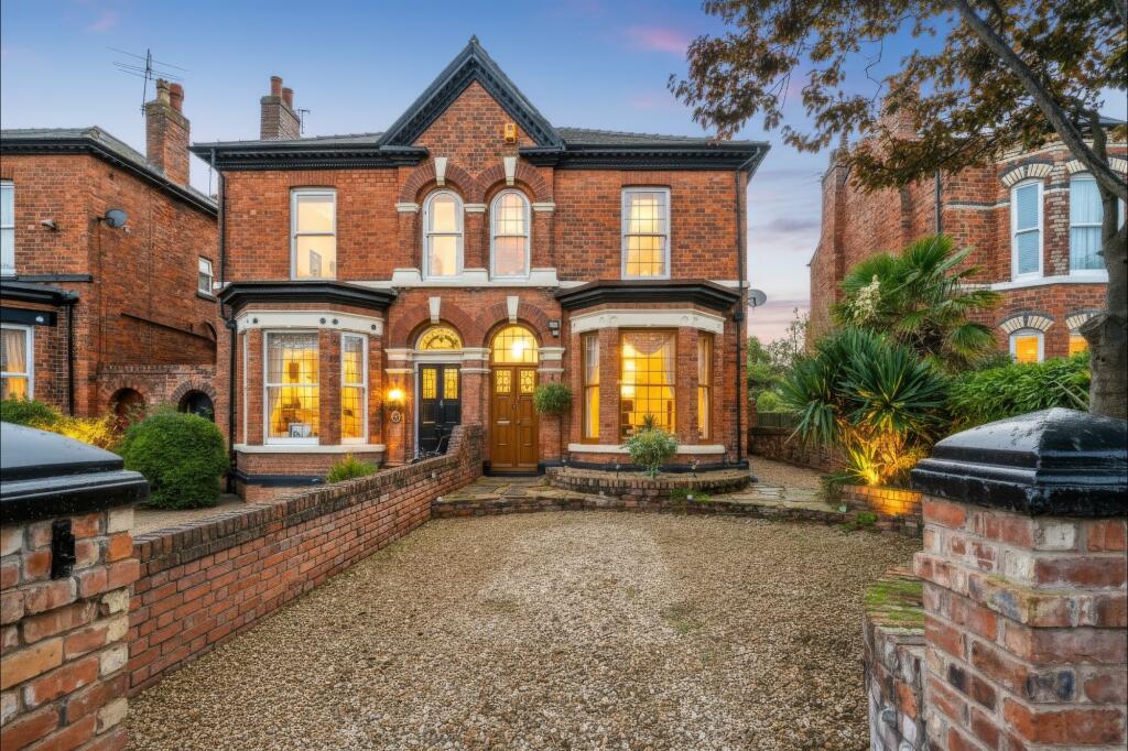 4-bed semi-detached on Hampton Road, Southport, PR8, £400,000