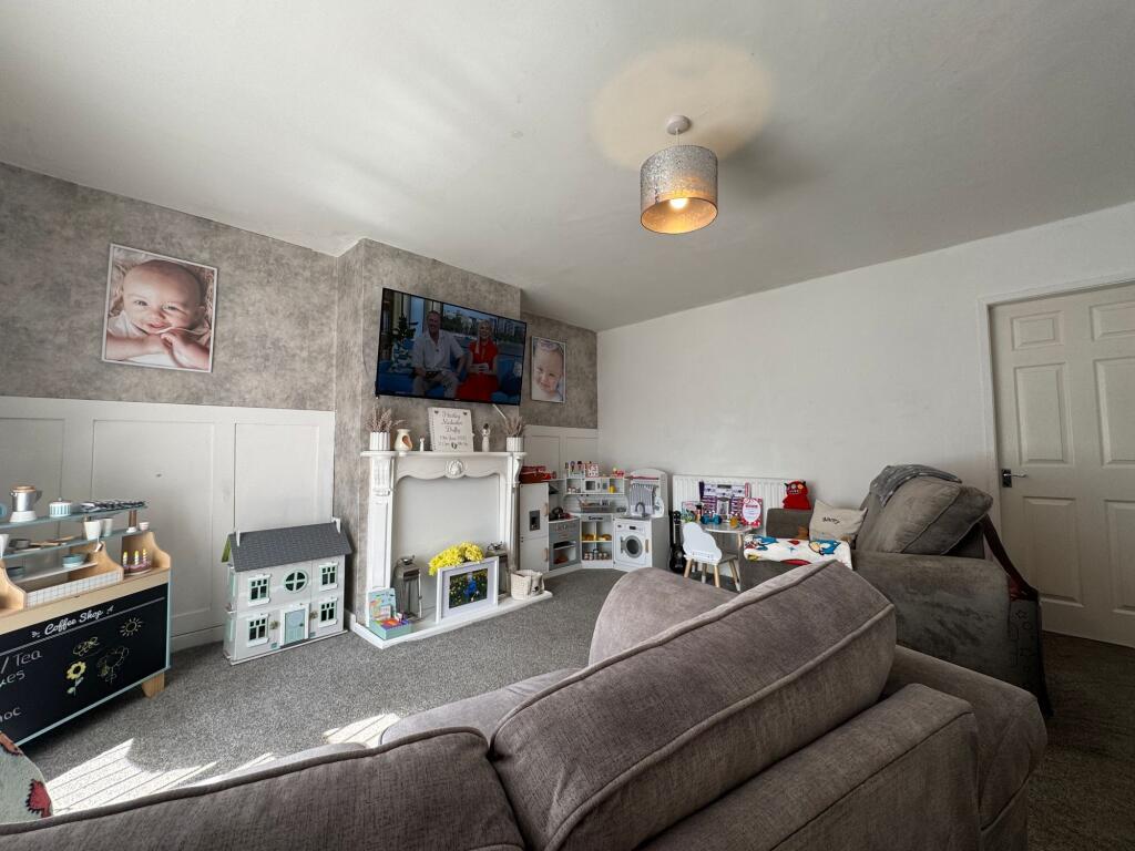 Coronation Way, Keighley, BD22 photo 3