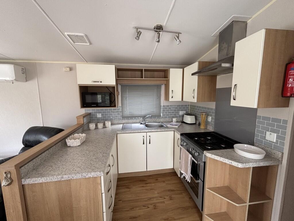 Willerby Sierra, The Springs Lakeside Holiday Park, Lower Moor, Pershore, Worcestershire, WR10 2PD - View 5