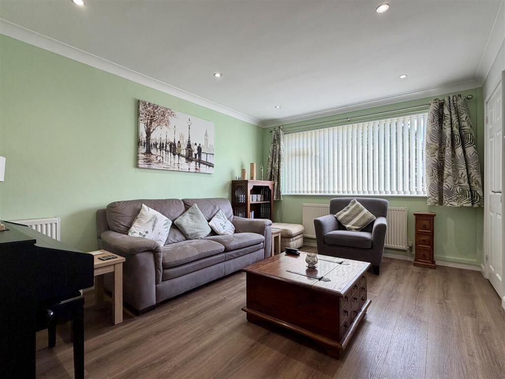 House in Hereford, Herefordshire - View 2