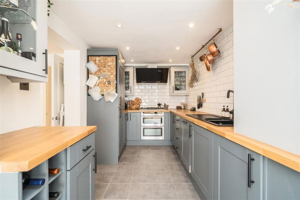 Clapham Common South Side, Clapham - View 5