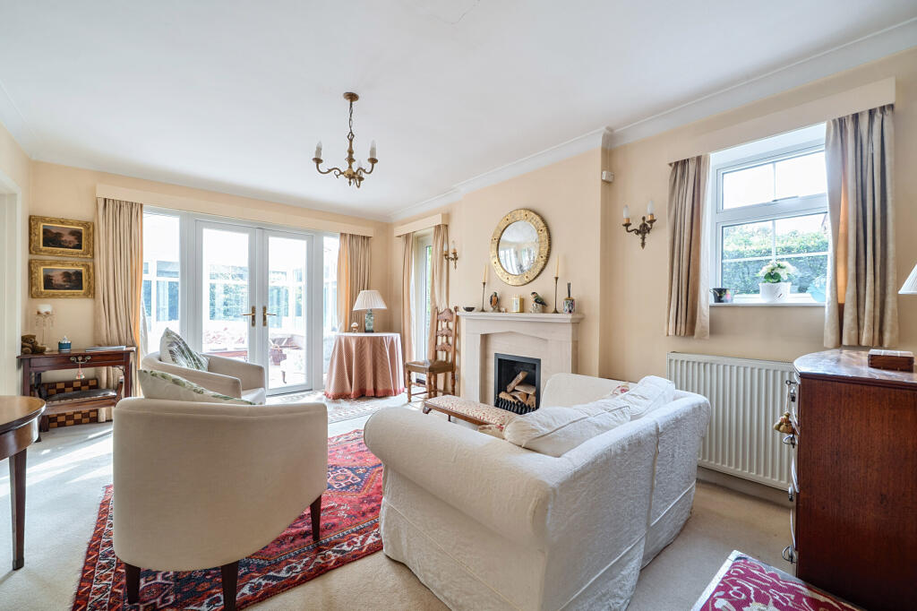 House in Tatling End, Gerrards Cross - More