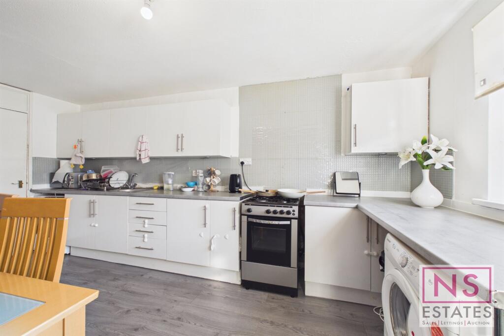 Edgeworth Court, Hemlington, Middlesbrough, TS8 photo 3