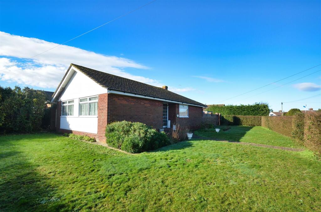 3-bed detached on Seaview, £340,000