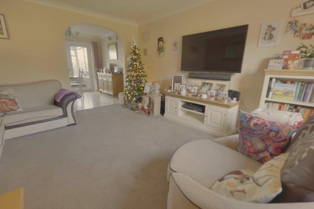 Valley Park Drive, Clanfield photo 2