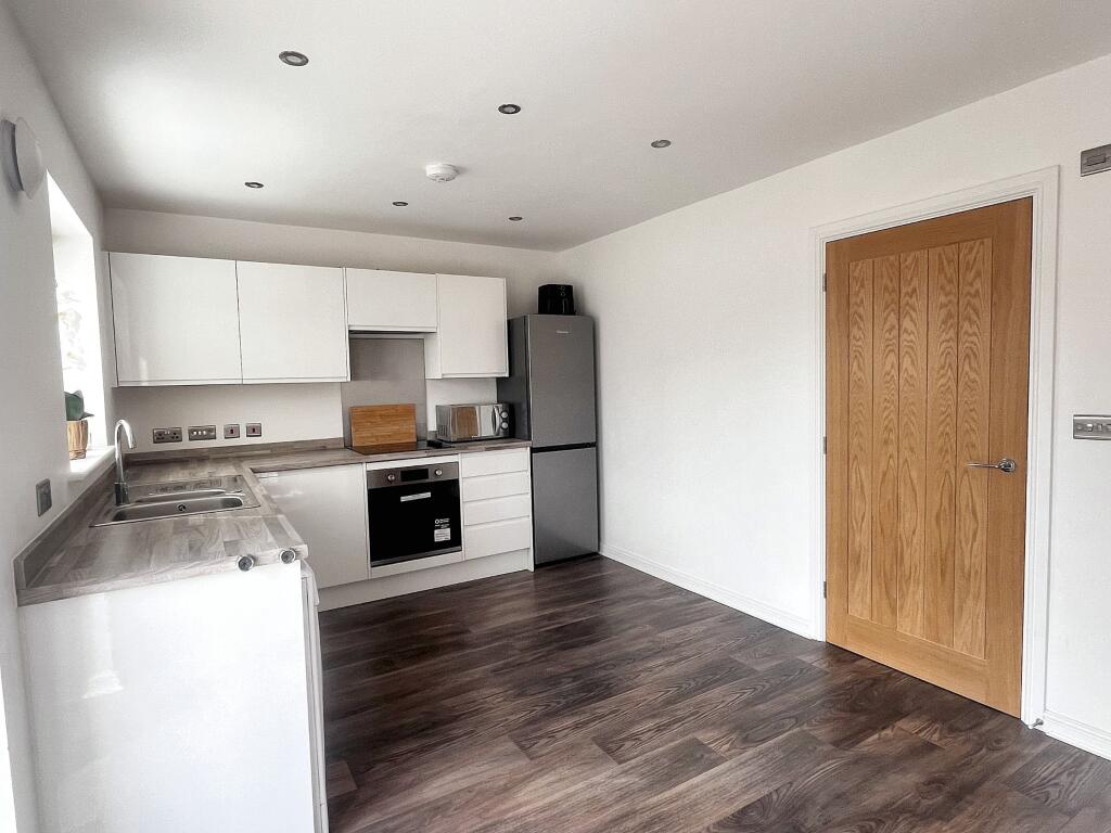 Castle Garden Drive, Knaresborough photo 3