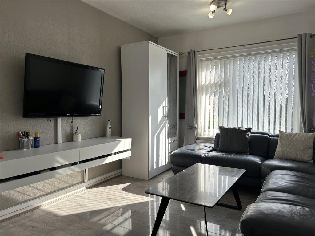 Apartment in Oldham, Oldham Edge, Coldhurst - View 3