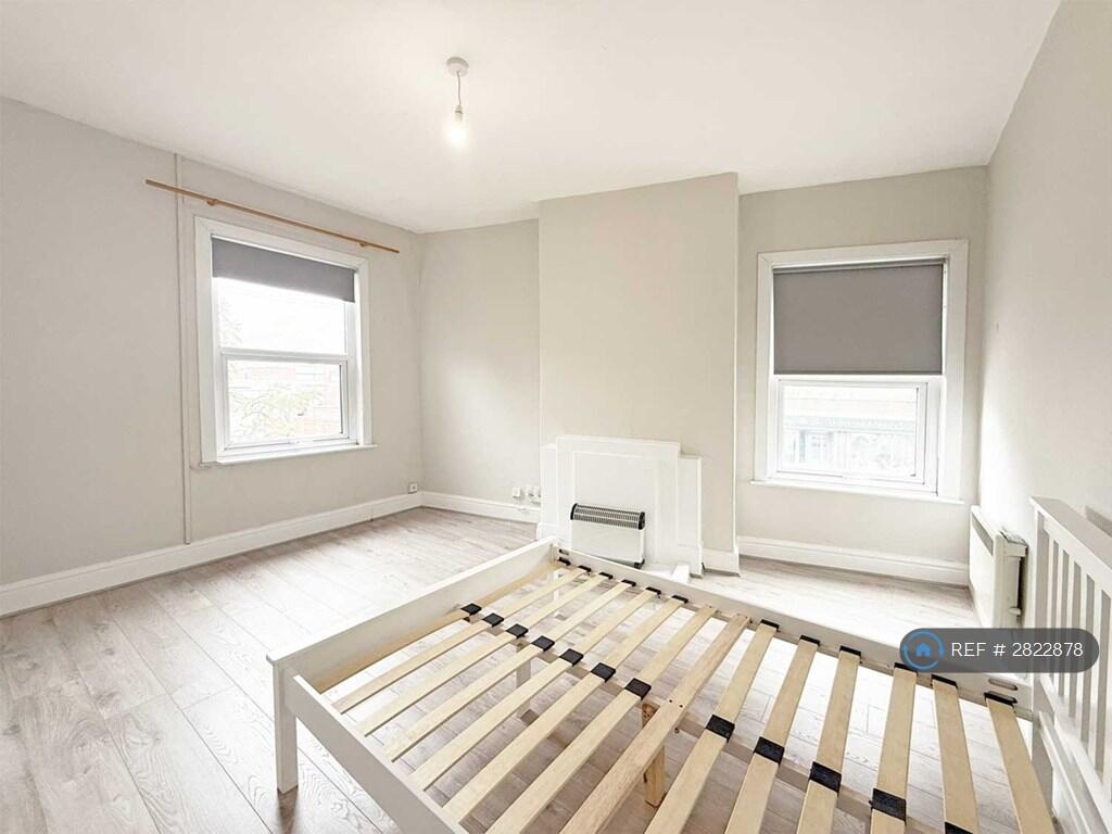 Apartment in Warrington, Westy, Latchford - View 2