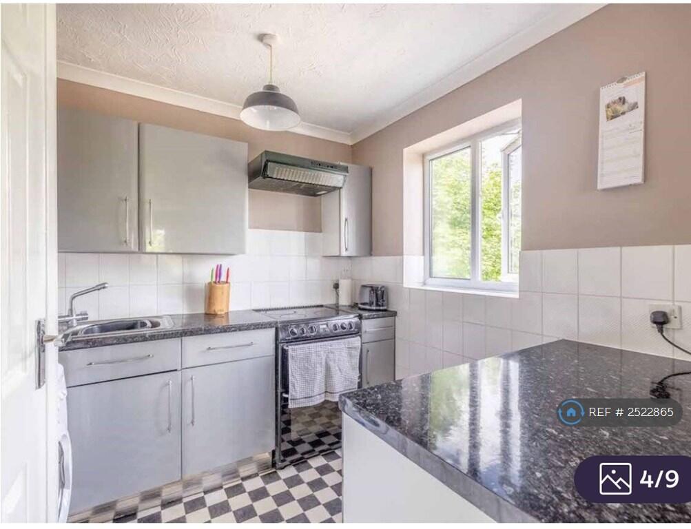 Apartment in Slough - View 4