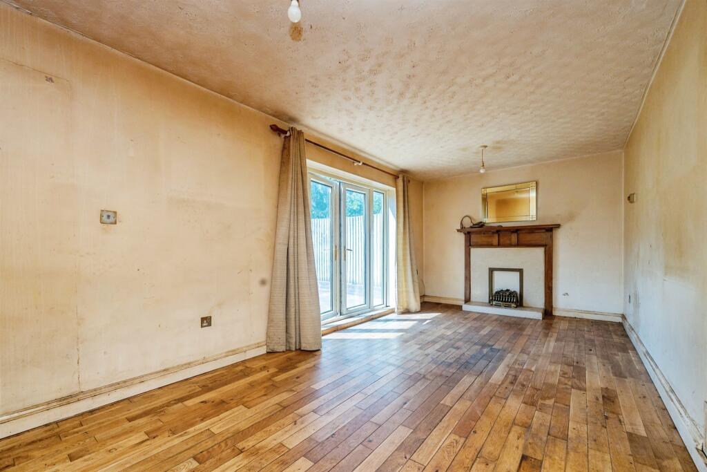 House in Birmingham, West Midlands - More