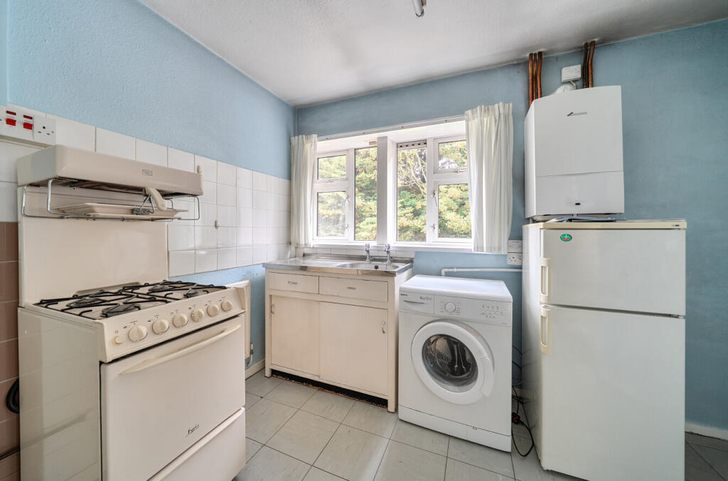 Apartment in Aldershot, East End, North Town - View 5