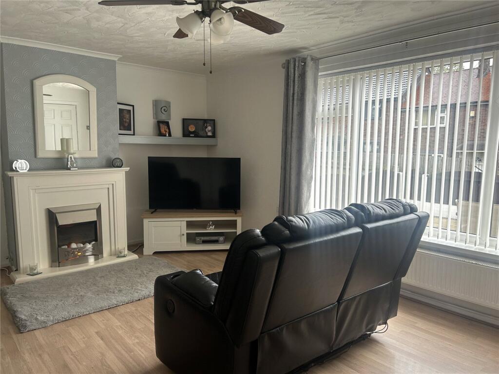 House in Oldham, Hey, Spring Hill - View 2