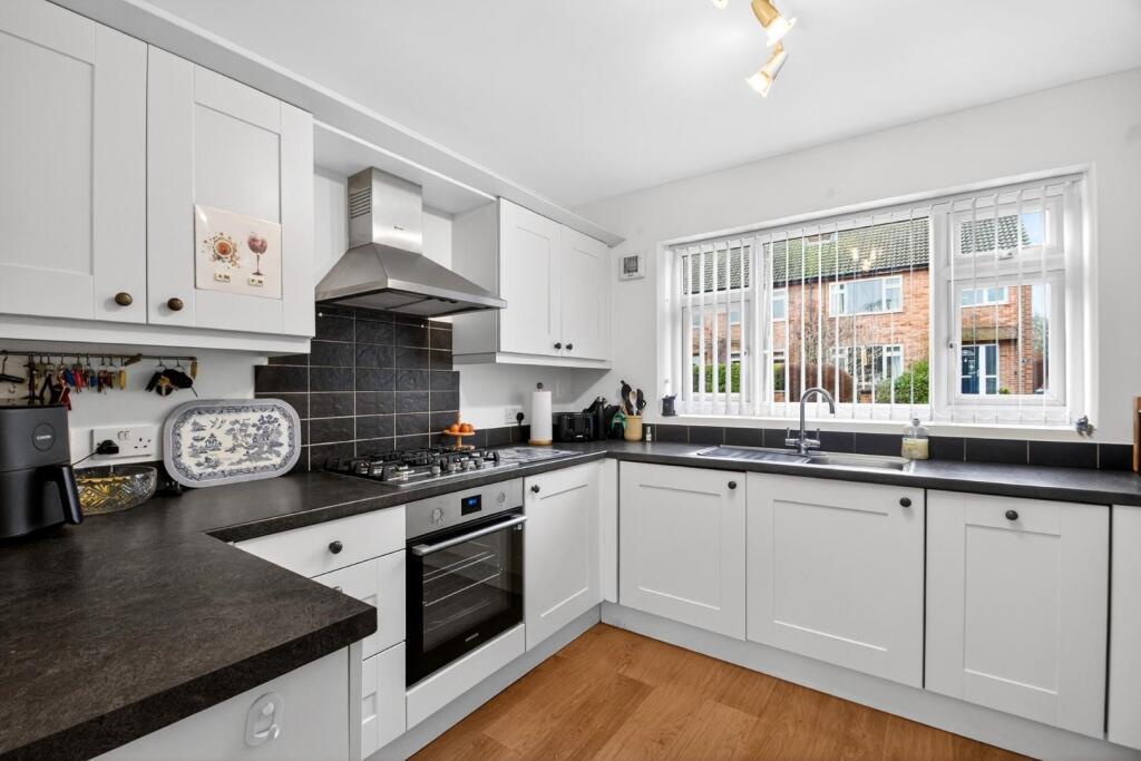 Castle Road, Killinghall, Harrogate photo 2