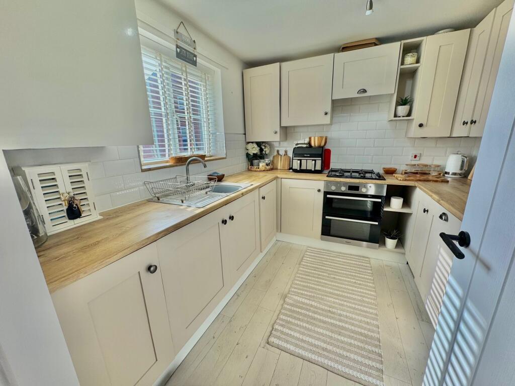 Cypress Way, Nuneaton, CV10 photo 4