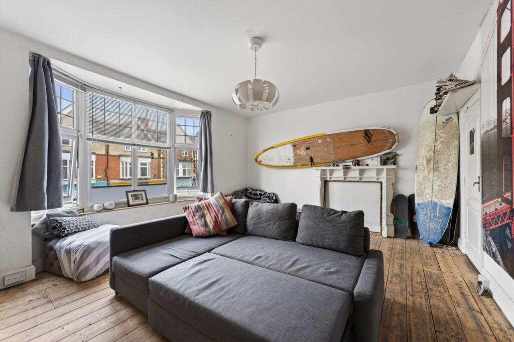 Apartment in Christchurch, Pokesdown, Bournemouth - View 3