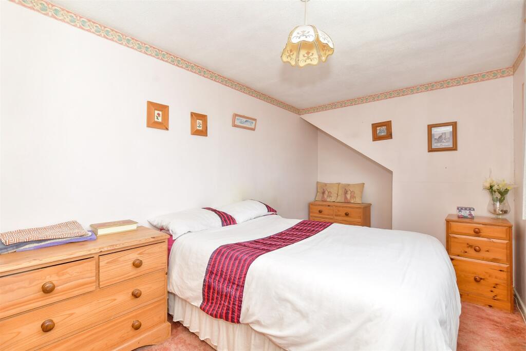 Sunnymead Drive, Waterlooville, Hampshire - More