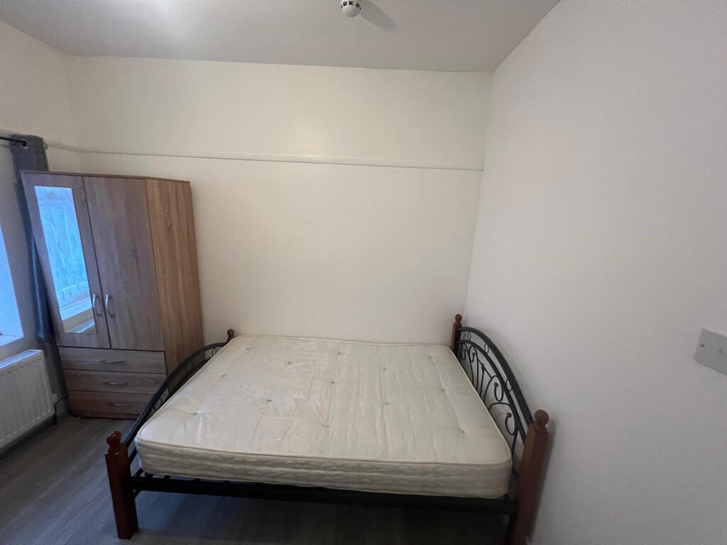 1 bedroom house share for rent