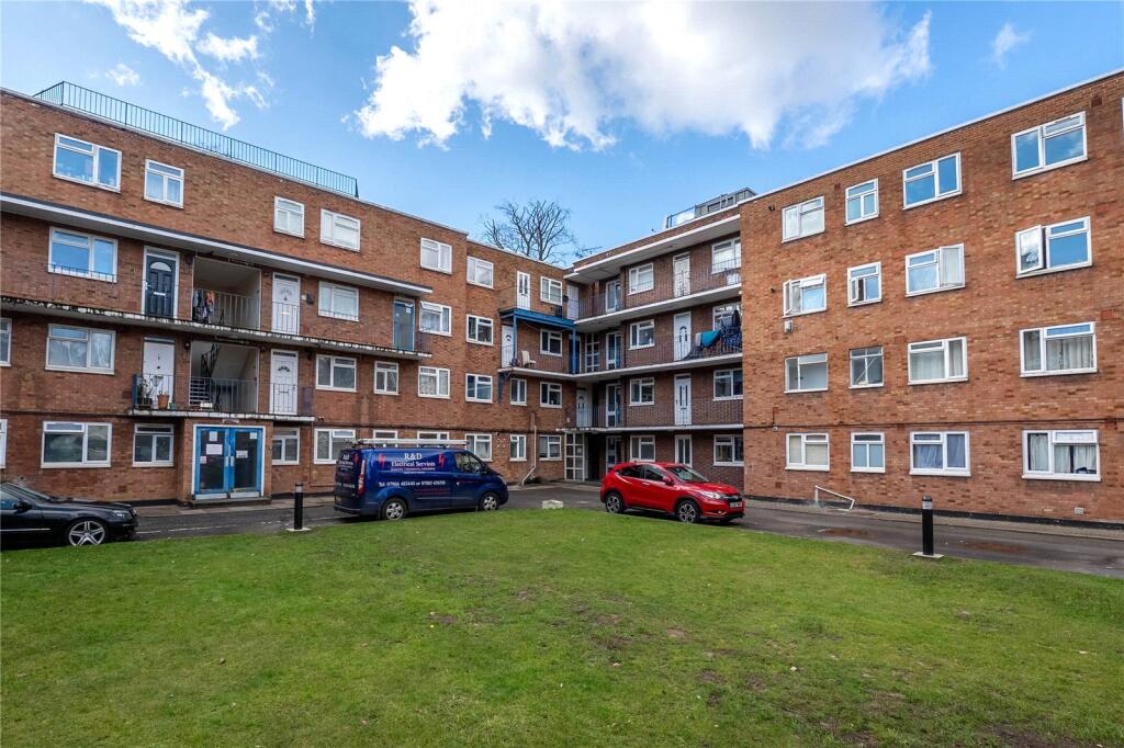 Viceroy Court, Dunstable, Bedfordshire, LU6 photo 3