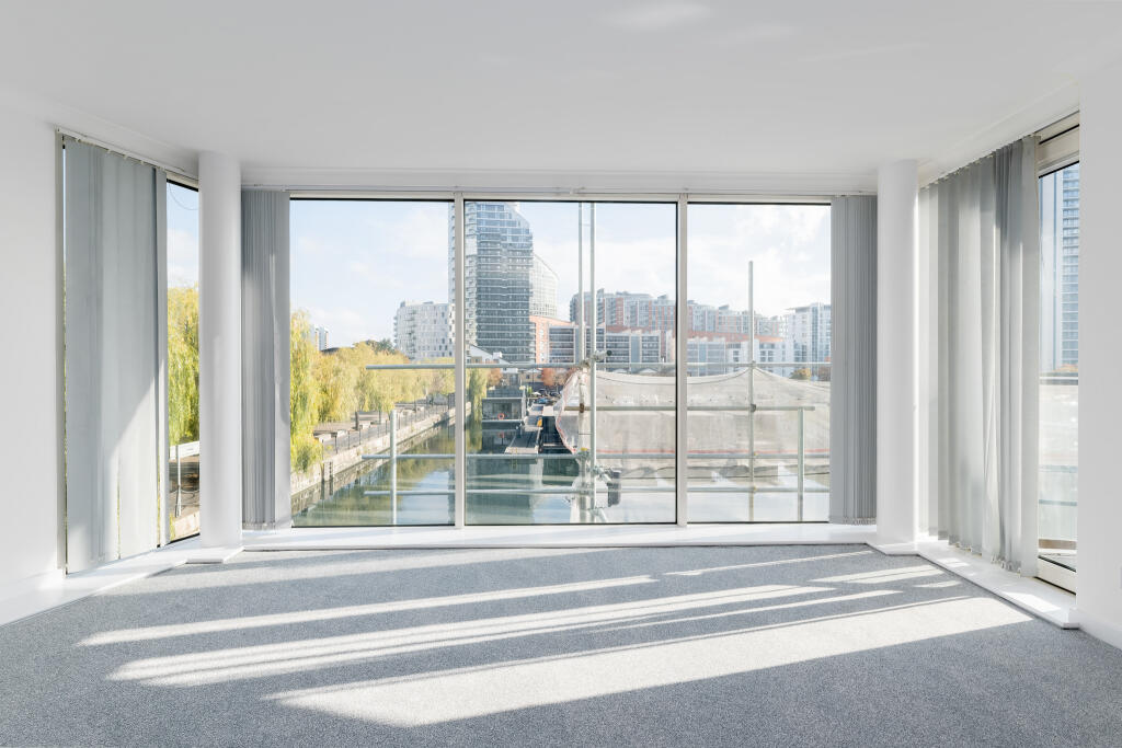 Apartment in London, Boardwalk Place, Blackwall