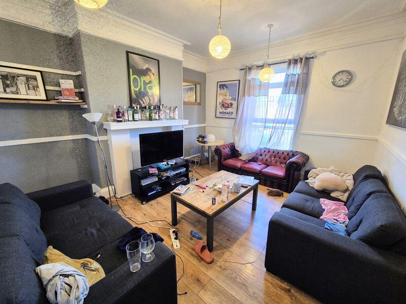 Hyde Park Road, Leeds photo 3