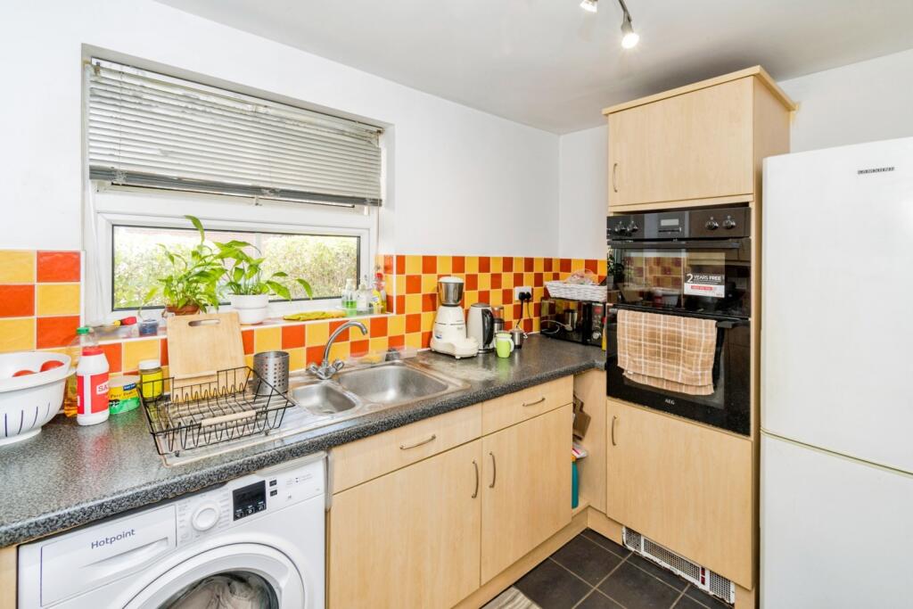 Apartment in Southampton - View 4
