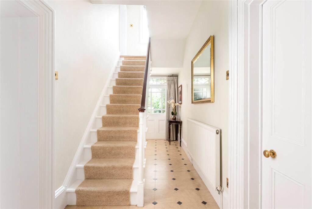 House in Towcester, West Northamptonshire - View 5