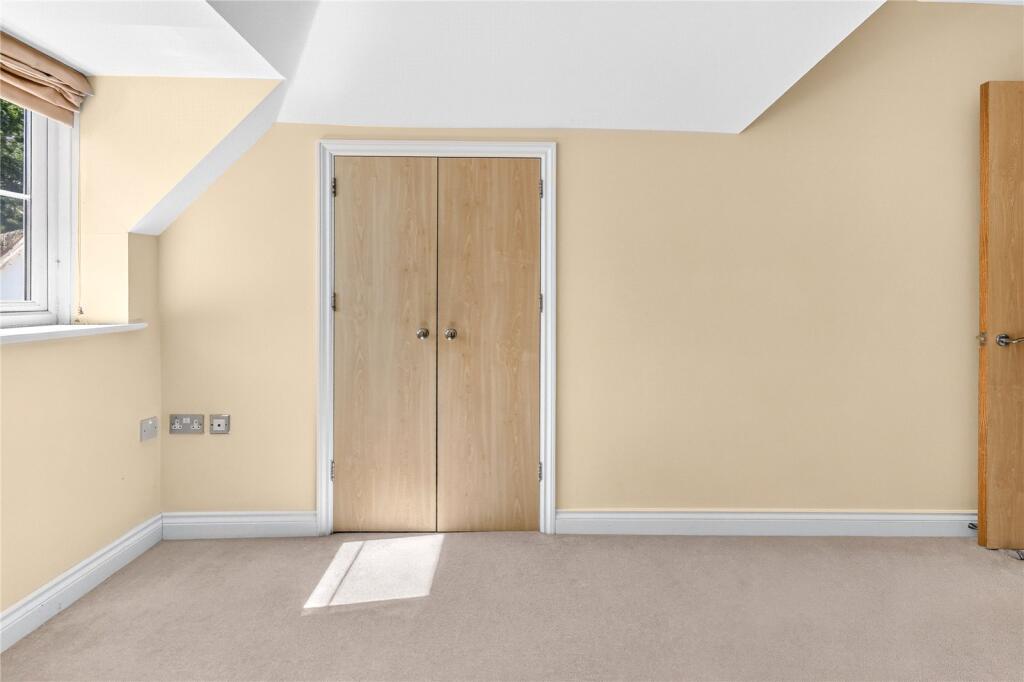 Apartment in Reading - View 5
