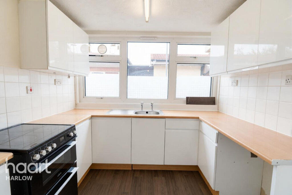 House in Harlow, Staple Tye - View 4