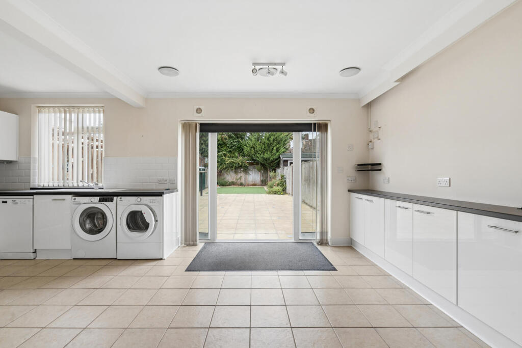 House in Slough - View 5