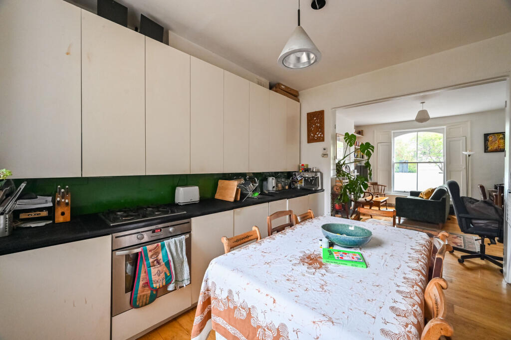 Apartment in London - View 4