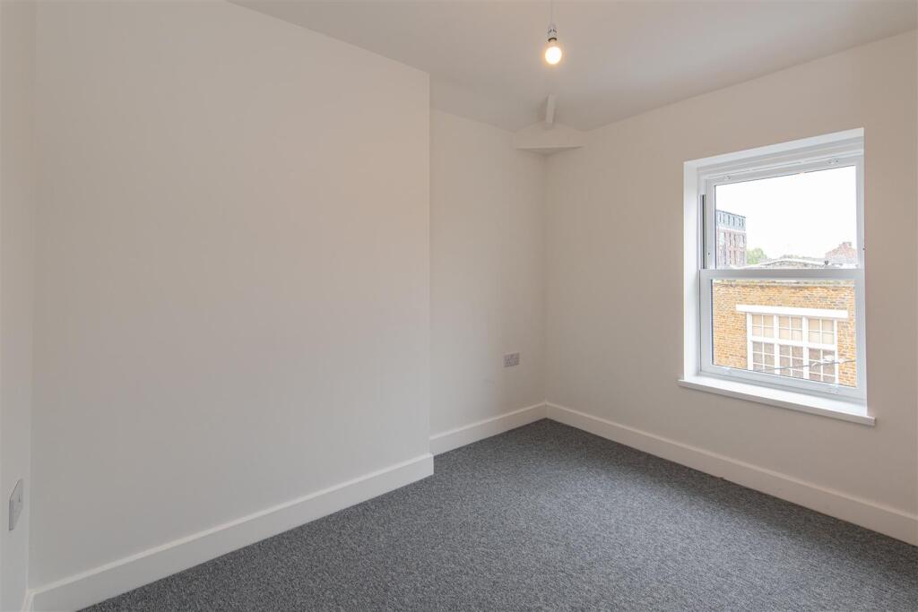 House in Kettering, Avondale - View 4