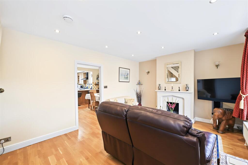 Tollgate Road, Colney Heath photo 2