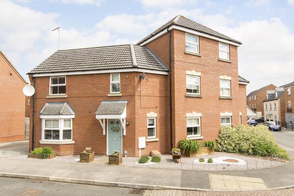 4-bed semi-detached on 59 Tungstone Way, Market Harborough, £300,000