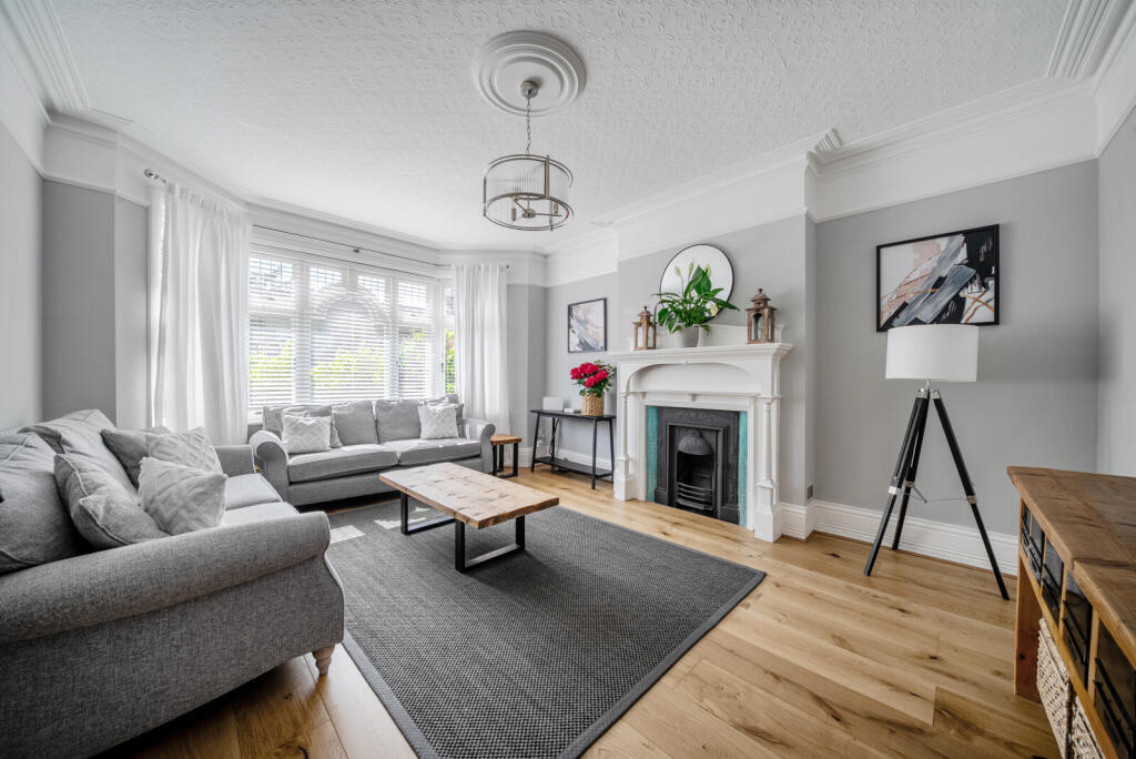 House in Weybridge - View 4