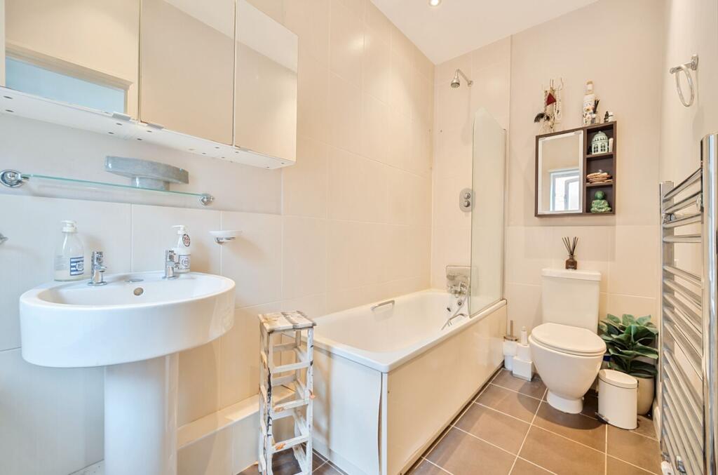 Apartment in Reading, Newtown - More