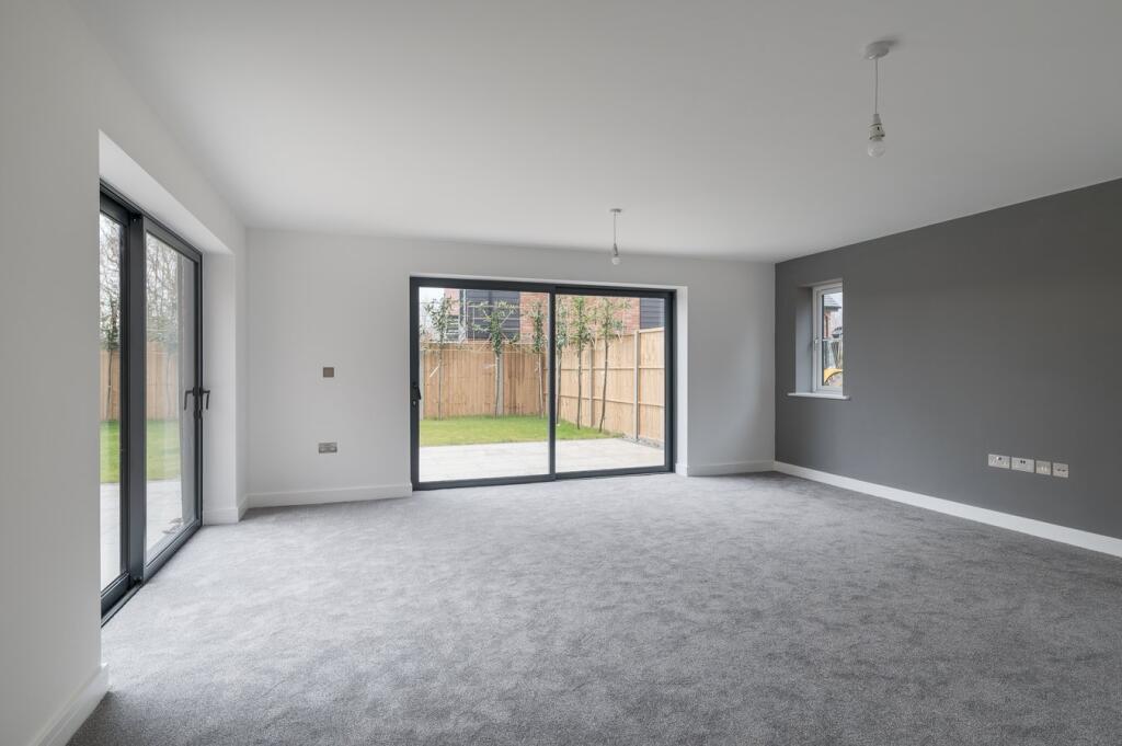 Silver End Road, Haynes, Bedfordshire, MK45 photo 2