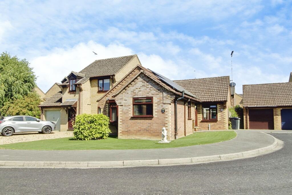 House in South Kesteven, Halfleet, Market Deeping - View 2