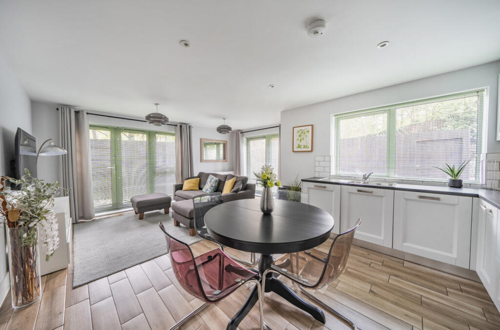 Apartment in Cardiff, Penylan - View 4