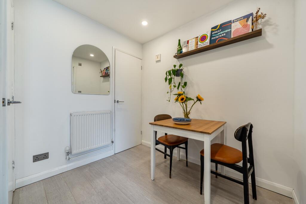 Apartment in London, Evelyn Estate, New Cross - More