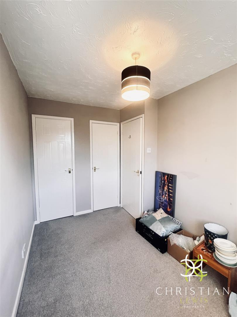 House in Worcester - View 5