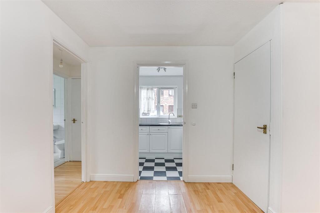Apartment in Hatfield, Hilltop - More