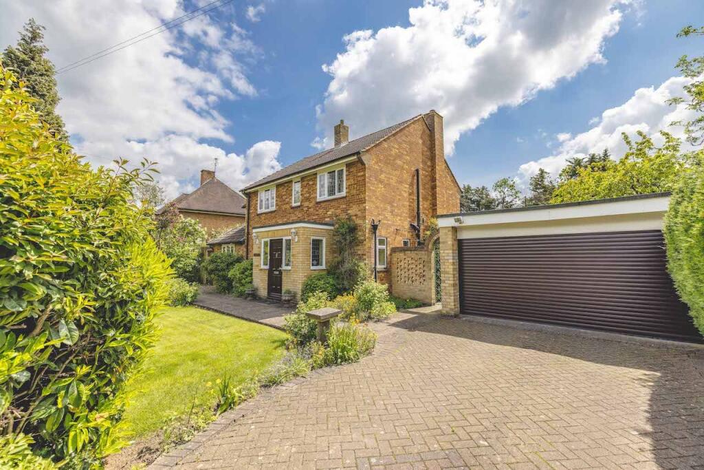 House in Slough, Windsor and Maidenhead - More
