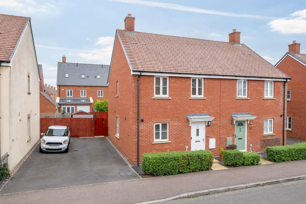 Main image of property: Grange Drive, Stotfold, Hitchin, SG5 4NJ