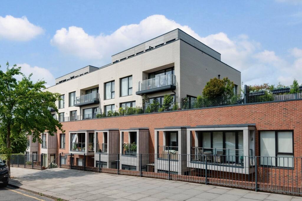 2-bed flat on Fairmont Mews, Hampstead, NW2, £825,000