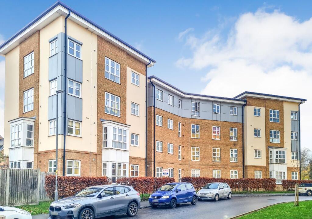 Main image of property: 18 Stadium Approach, Aylesbury, Buckinghamshire, HP21 9EX