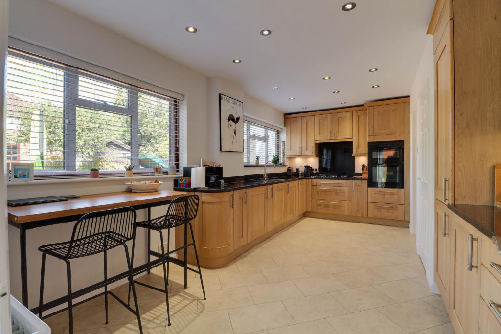 House in Harpenden, Wood End - View 3
