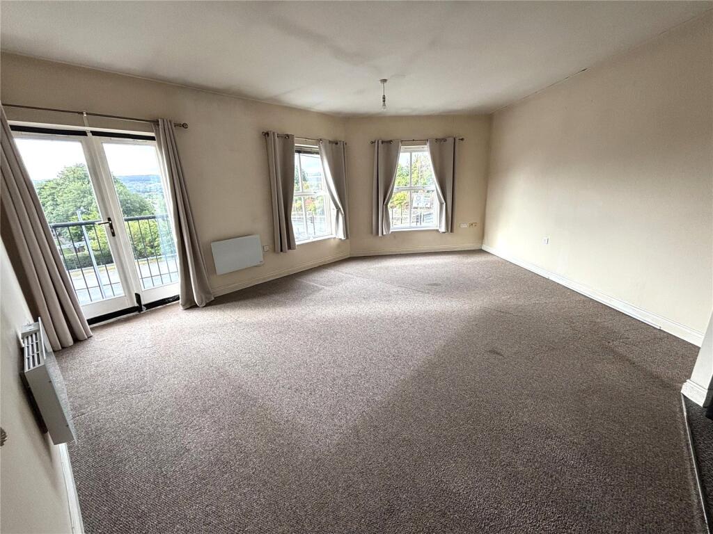 Apartment in Bradford, Bingley - View 2