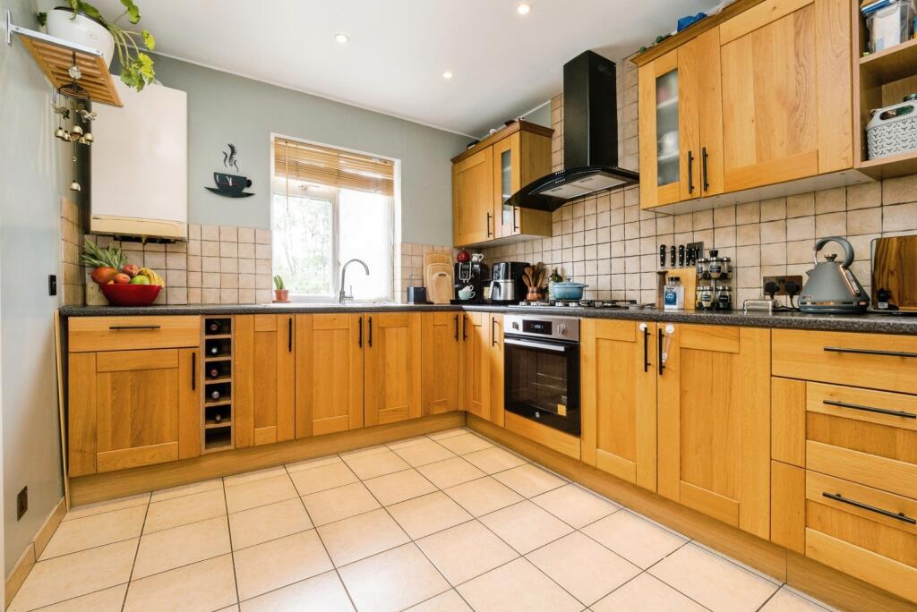Apartment in London, Beckton - View 3