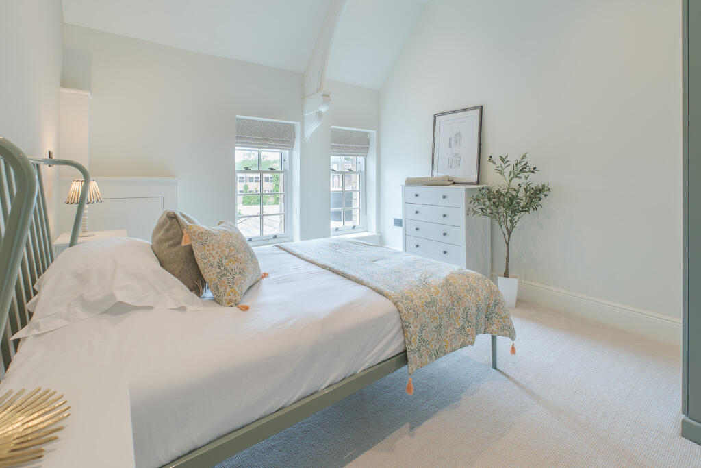 Main image of property: 5 Moor Grange, 40a Moor Road, Headingley, Leeds, LS6 4BJ